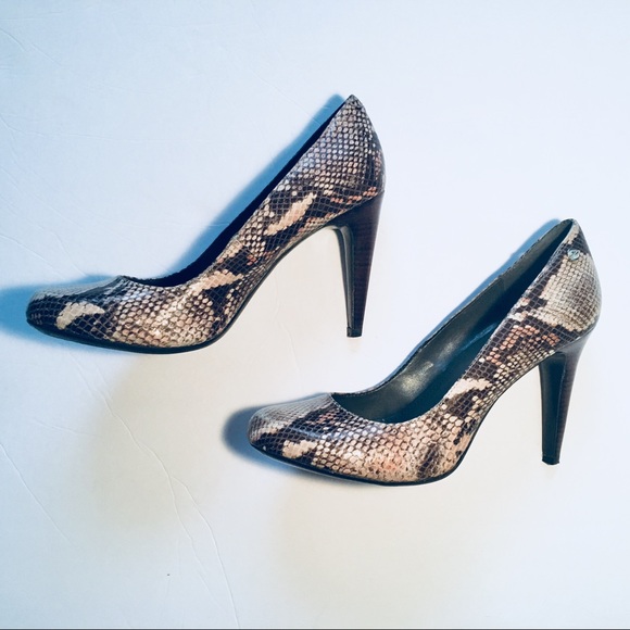 CALVIN KLEIN HEELS - Picture 1 of 2